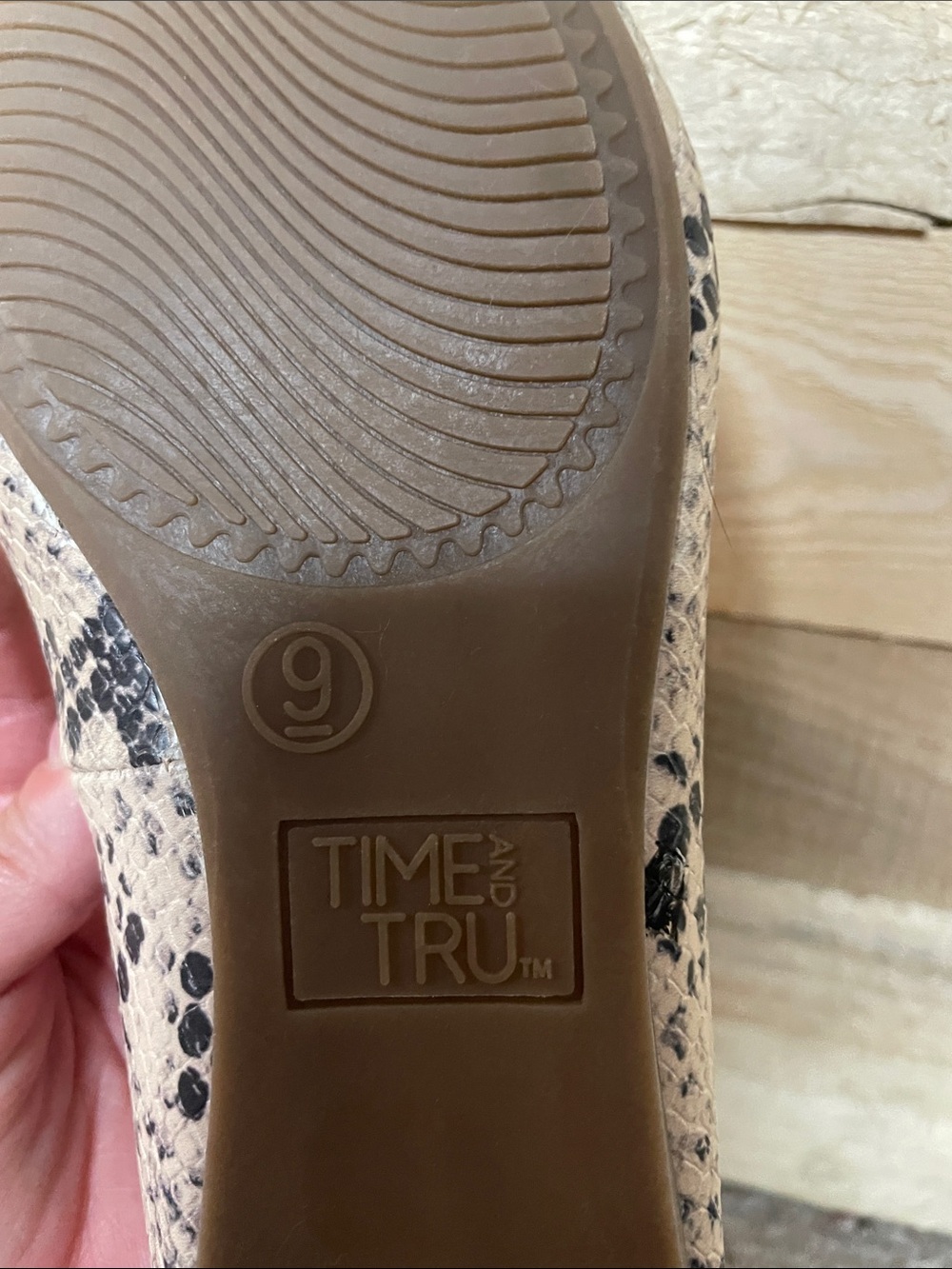 Time and Tru size 9 Beige and Black Snake-Print Pointed Flats - Picture 2 of 9